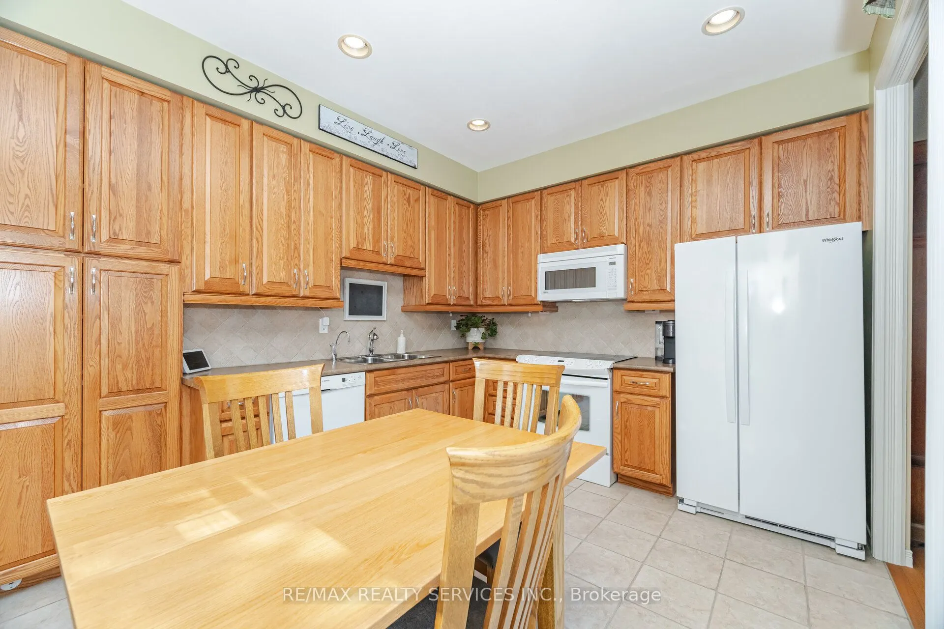 8 Inwood Place