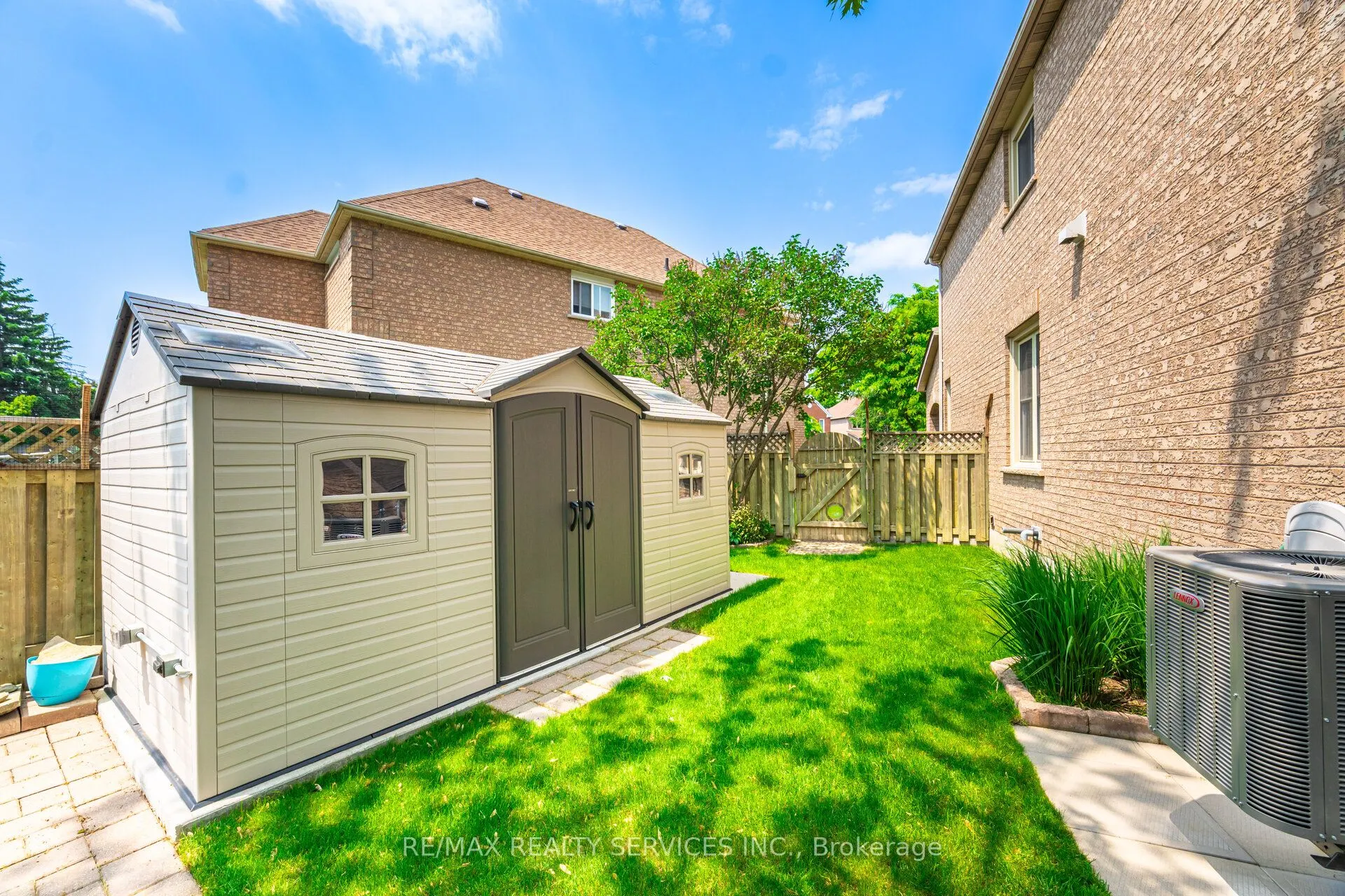 8 Inwood Place
