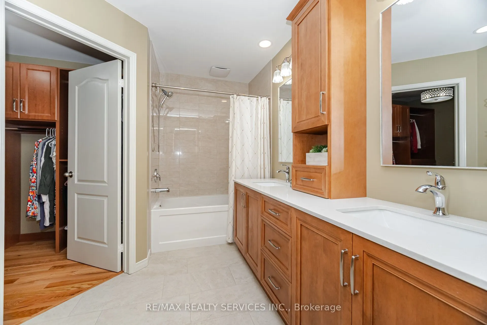 8 Inwood Place