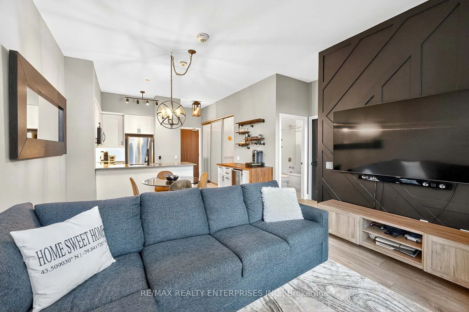 1050 Main Street E, #114