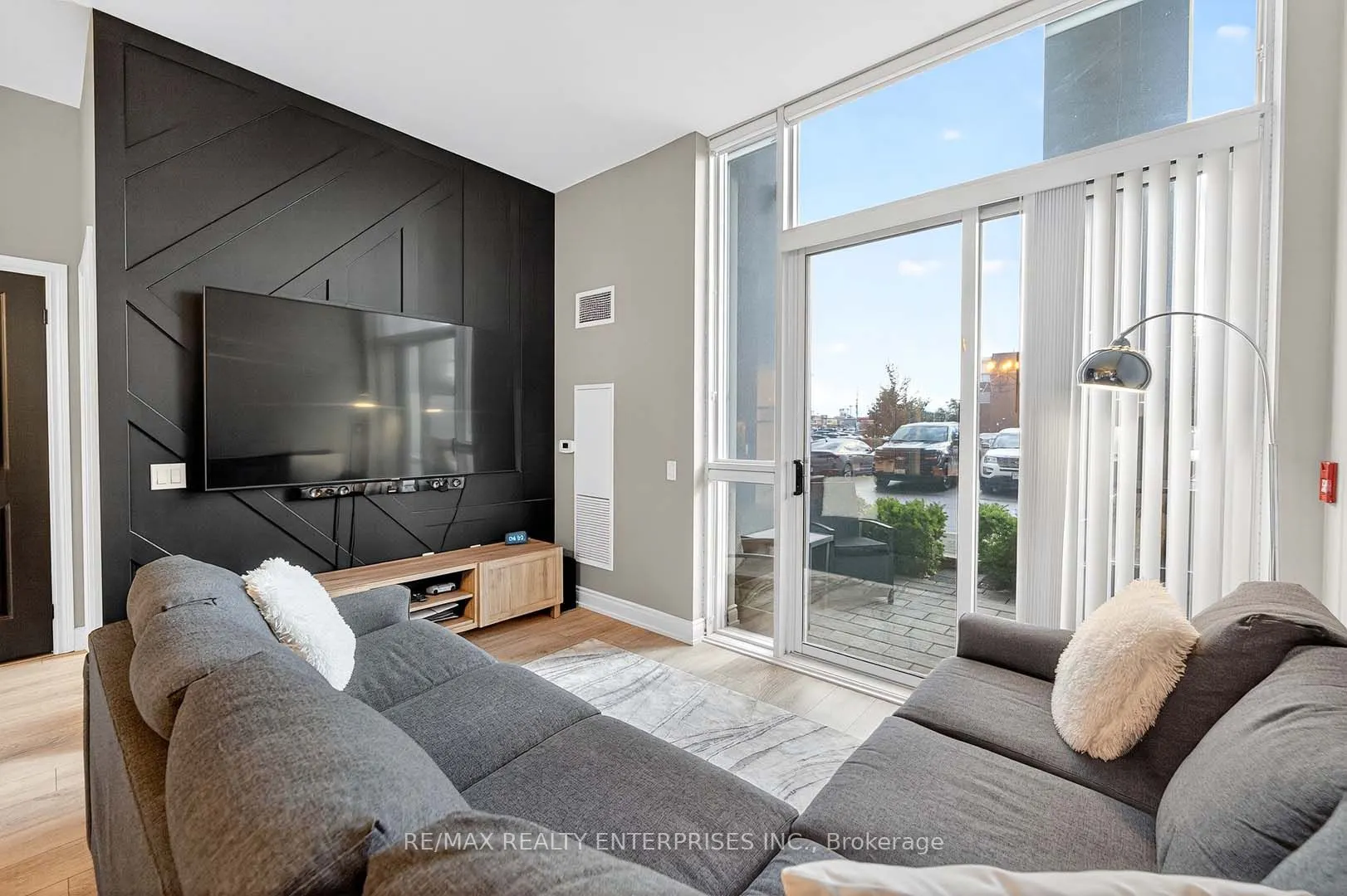 1050 Main Street E, #114