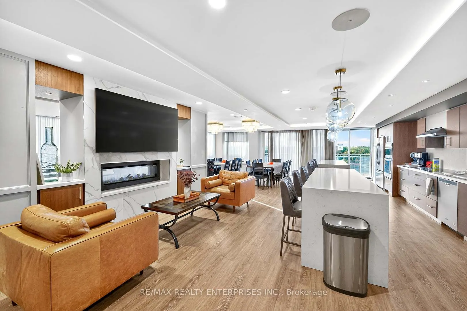 1050 Main Street E, #114