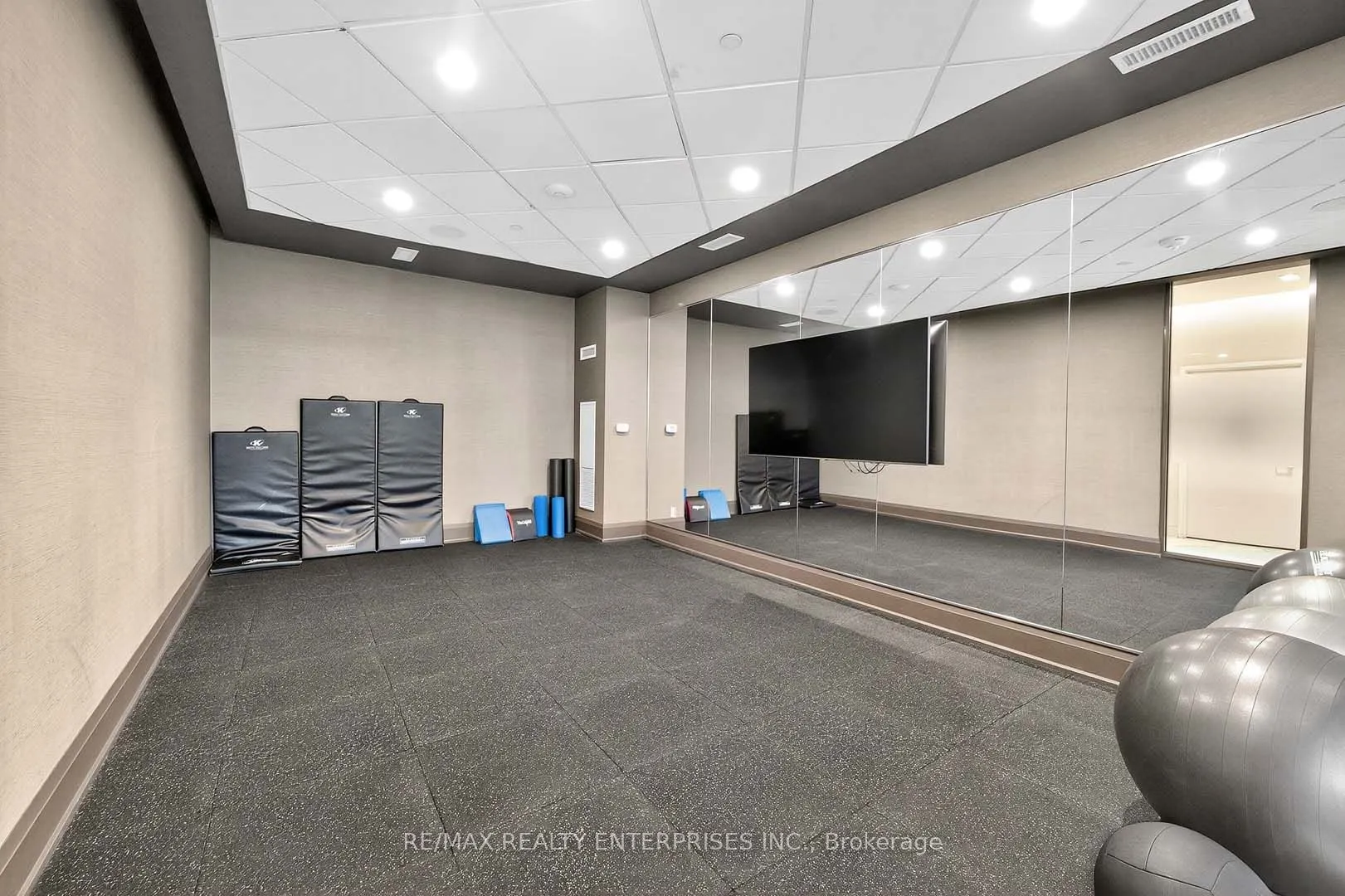 1050 Main Street E, #114