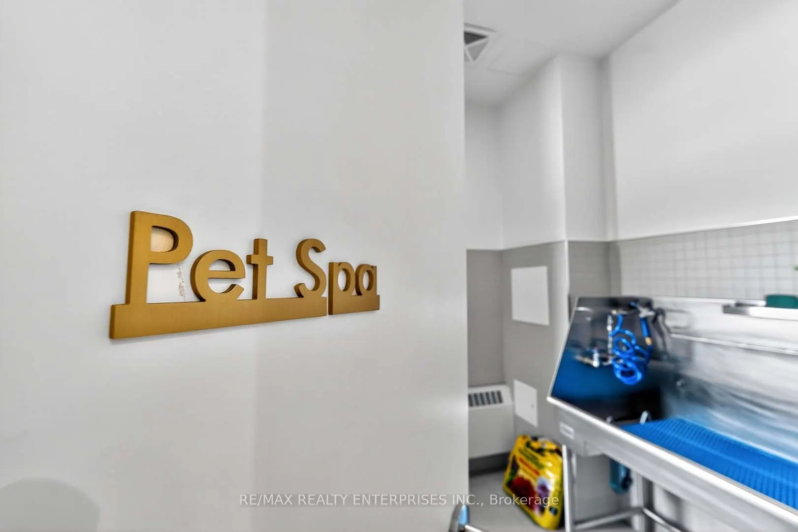 1050 Main Street E, #114
