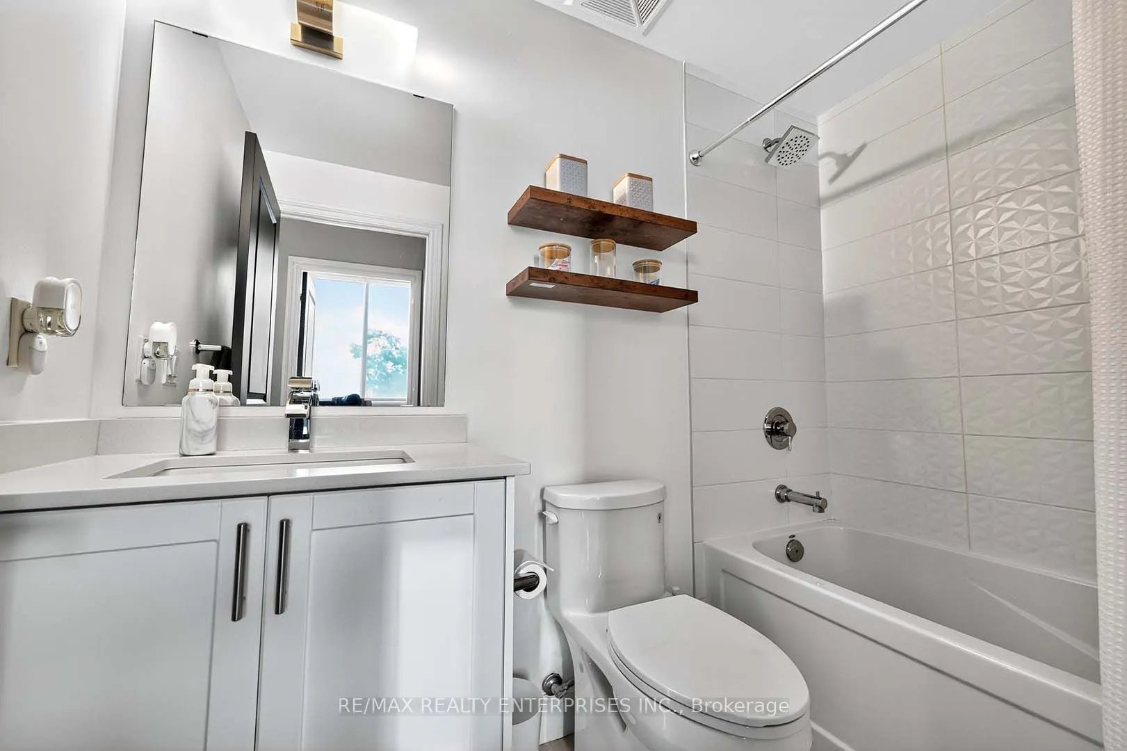 1050 Main Street E, #114