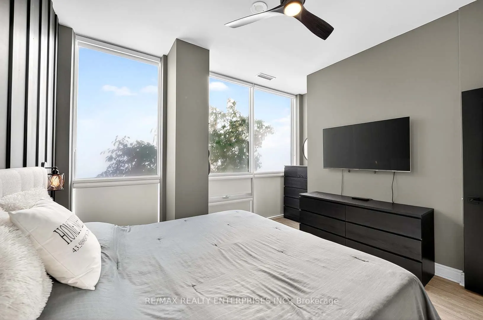 1050 Main Street E, #114
