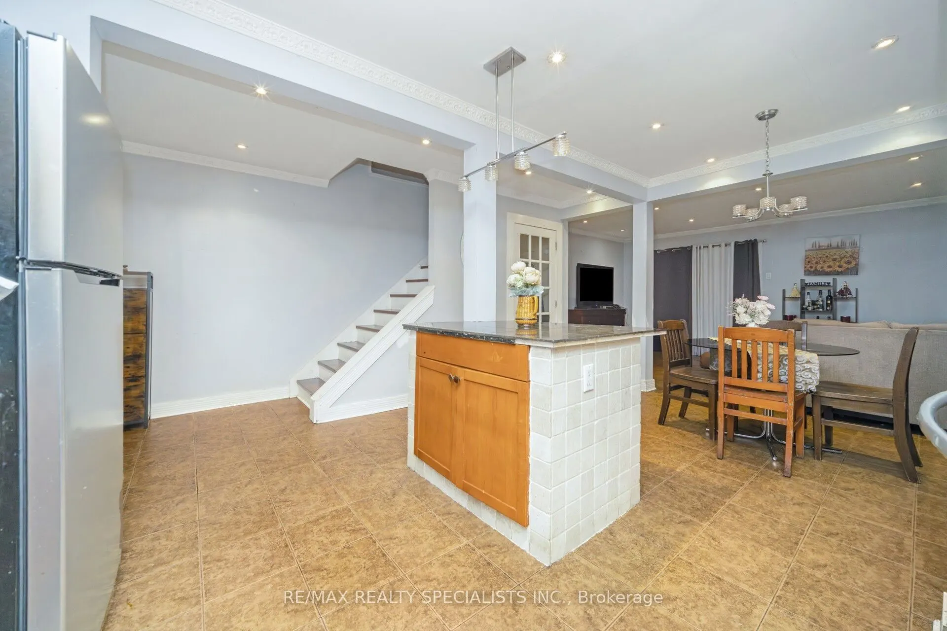 19 Gatsby Square
