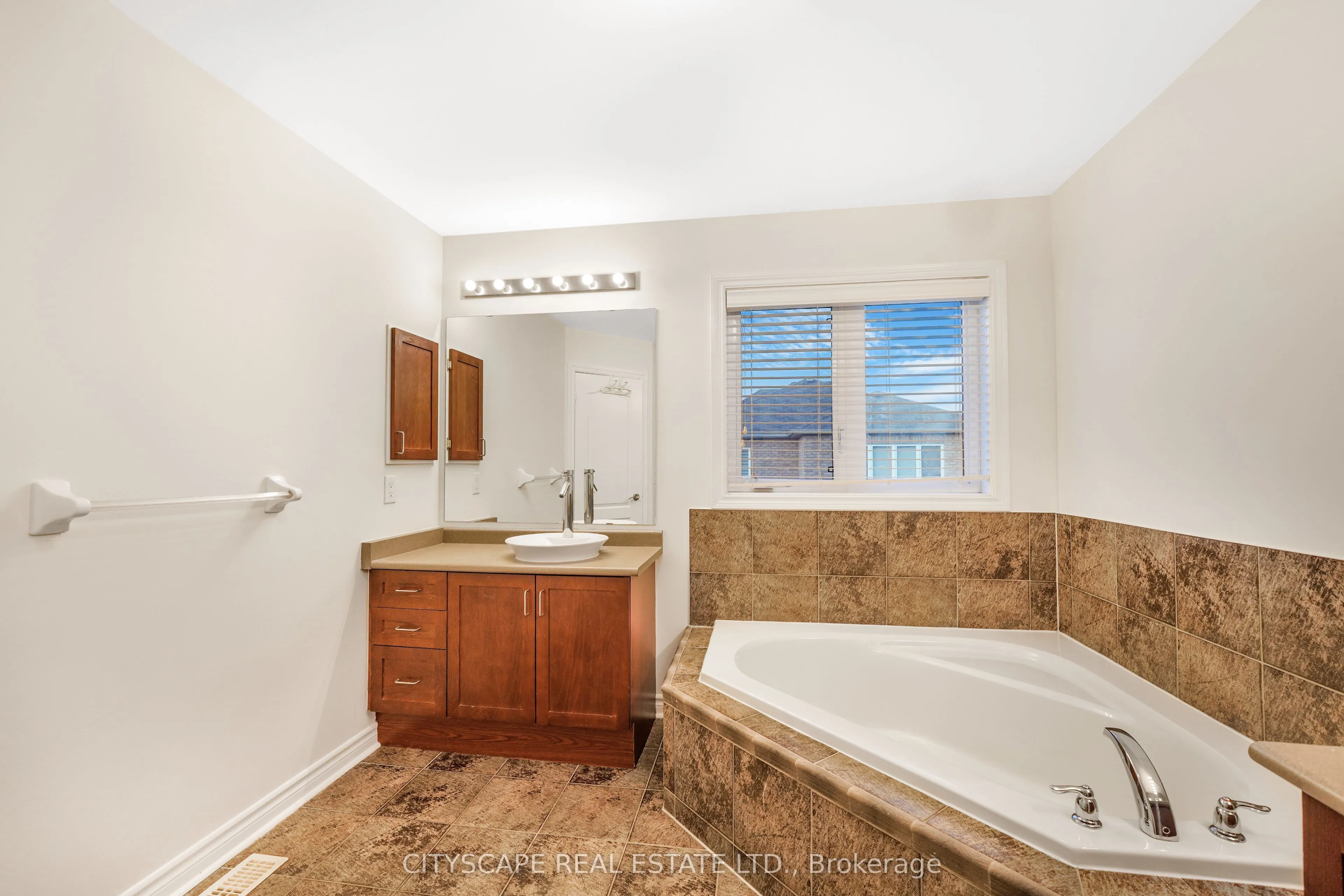 5515 Challenger Drive
