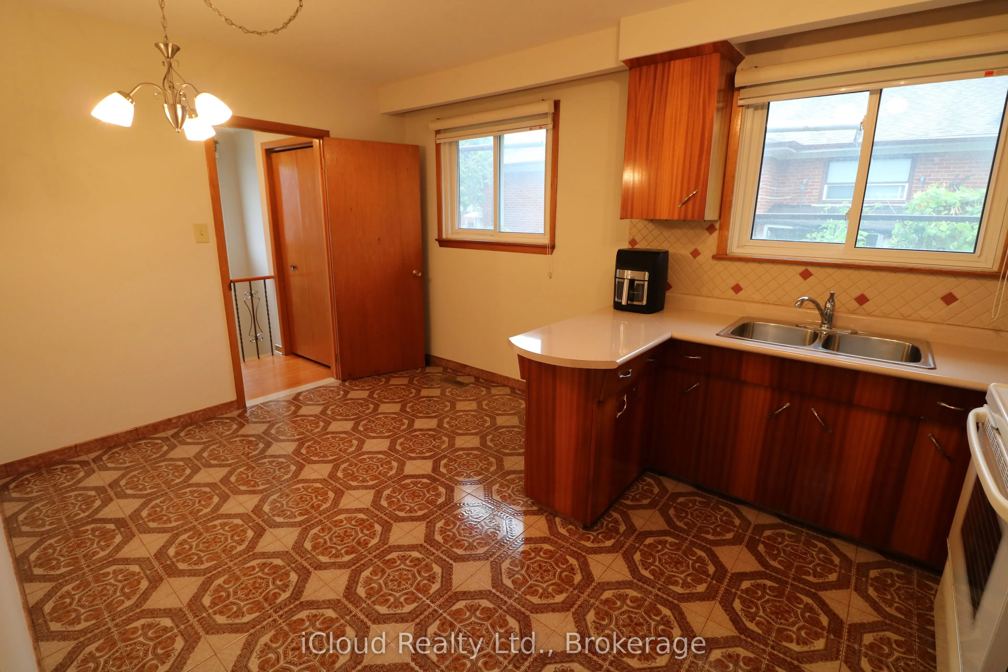61 Rockbank Crescent