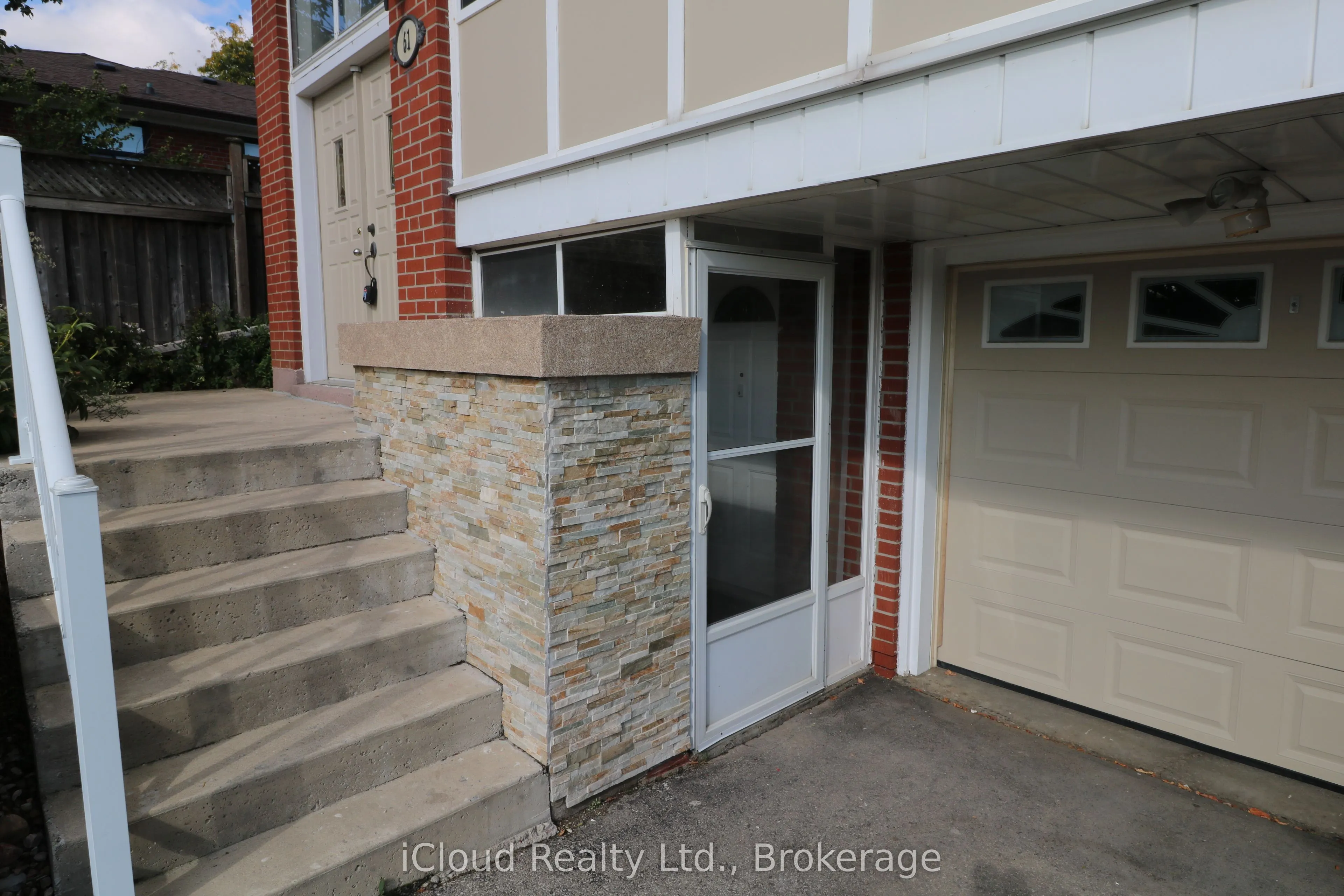 61 Rockbank Crescent