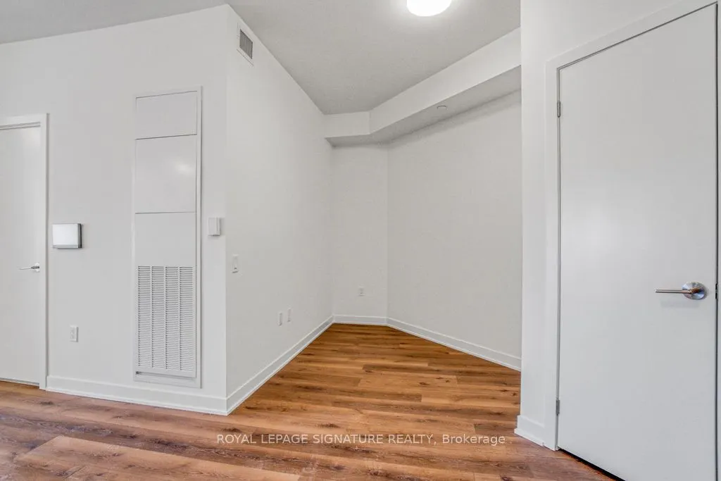 395 Dundas Street W, #316