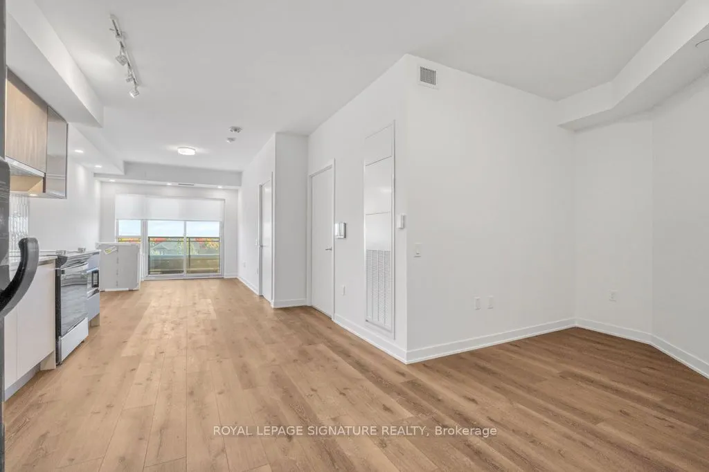 395 Dundas Street W, #316