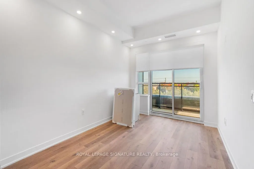 395 Dundas Street W, #316