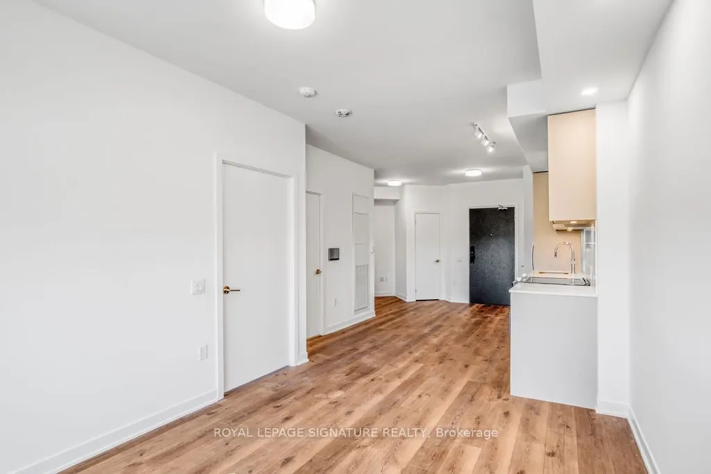 395 Dundas Street W, #316