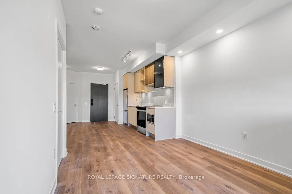 395 Dundas Street W, #316