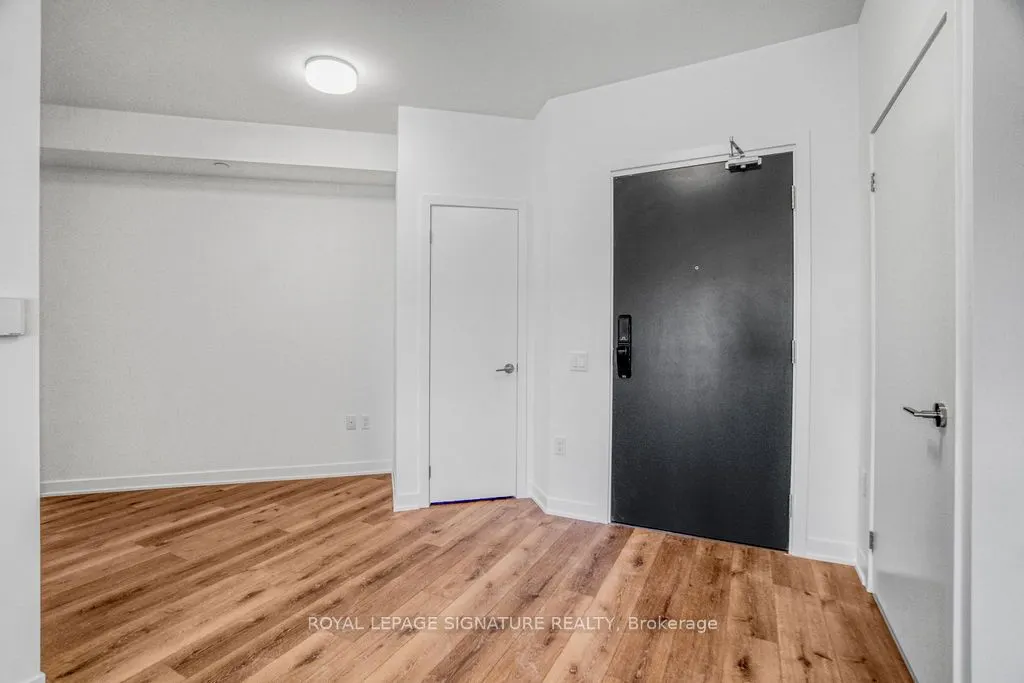 395 Dundas Street W, #316