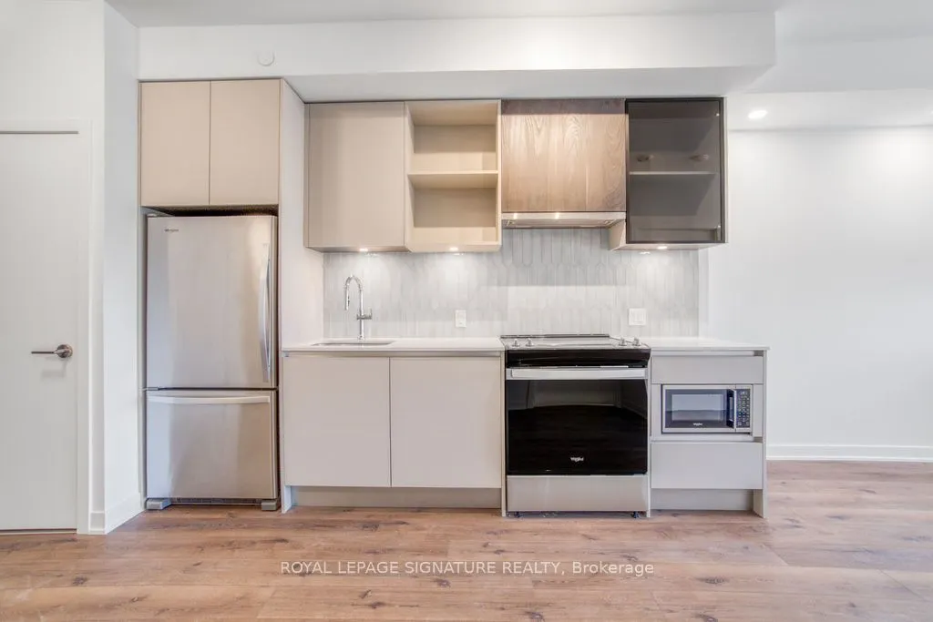 395 Dundas Street W, #316