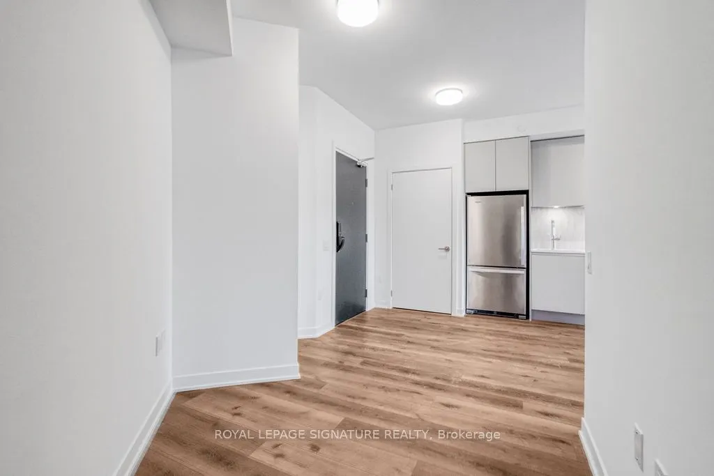 395 Dundas Street W, #316