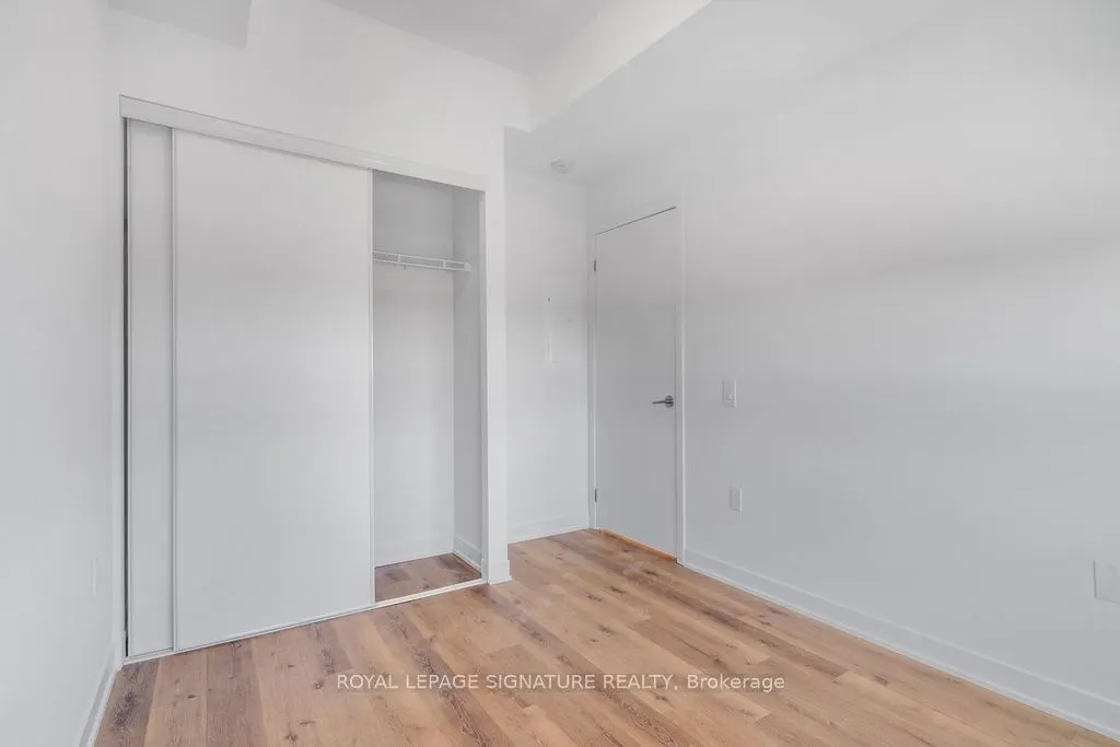 395 Dundas Street W, #316