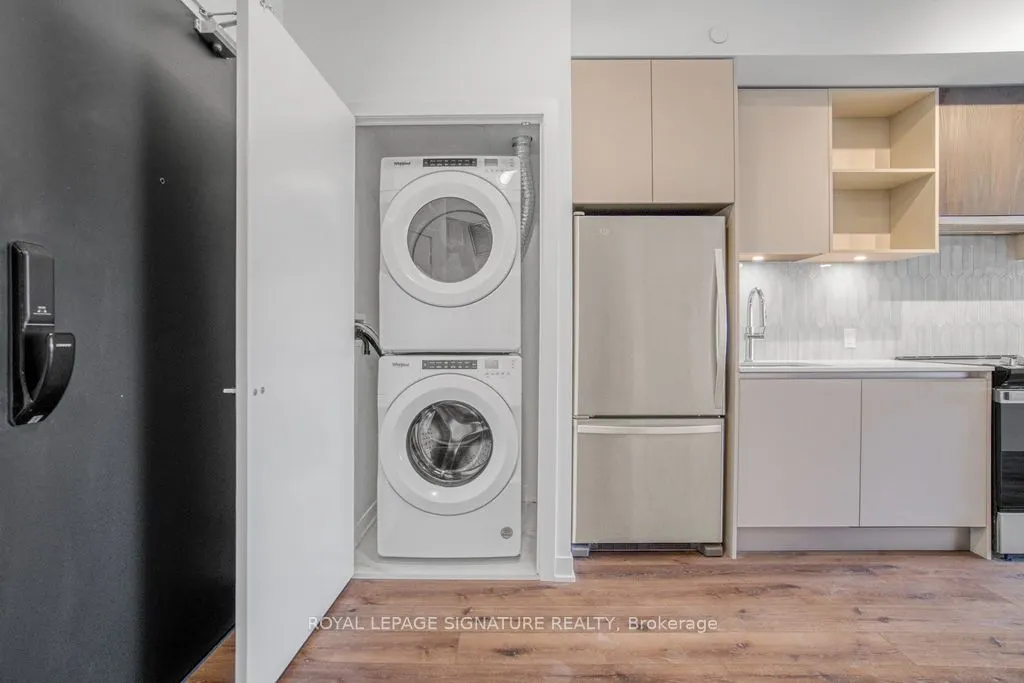 395 Dundas Street W, #316