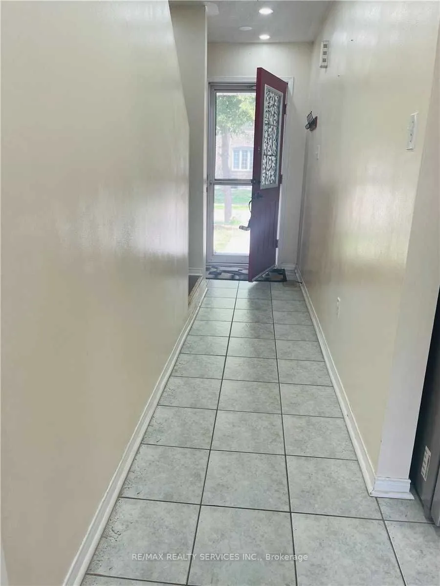 20 Whiteface Crescent