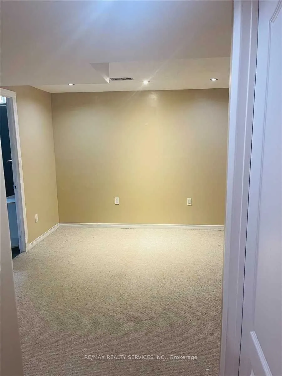 20 Whiteface Crescent