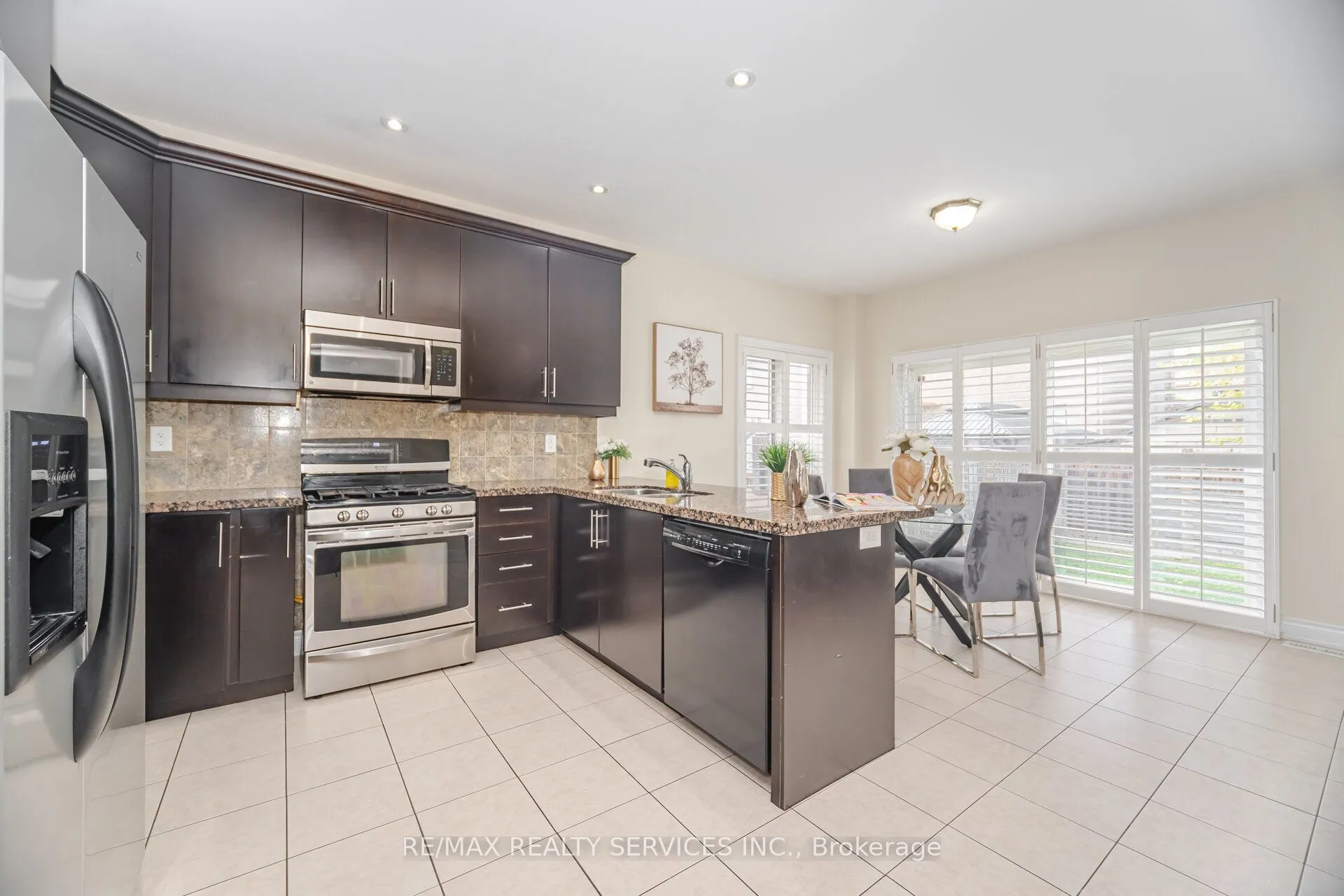6 BEACON HILL Drive