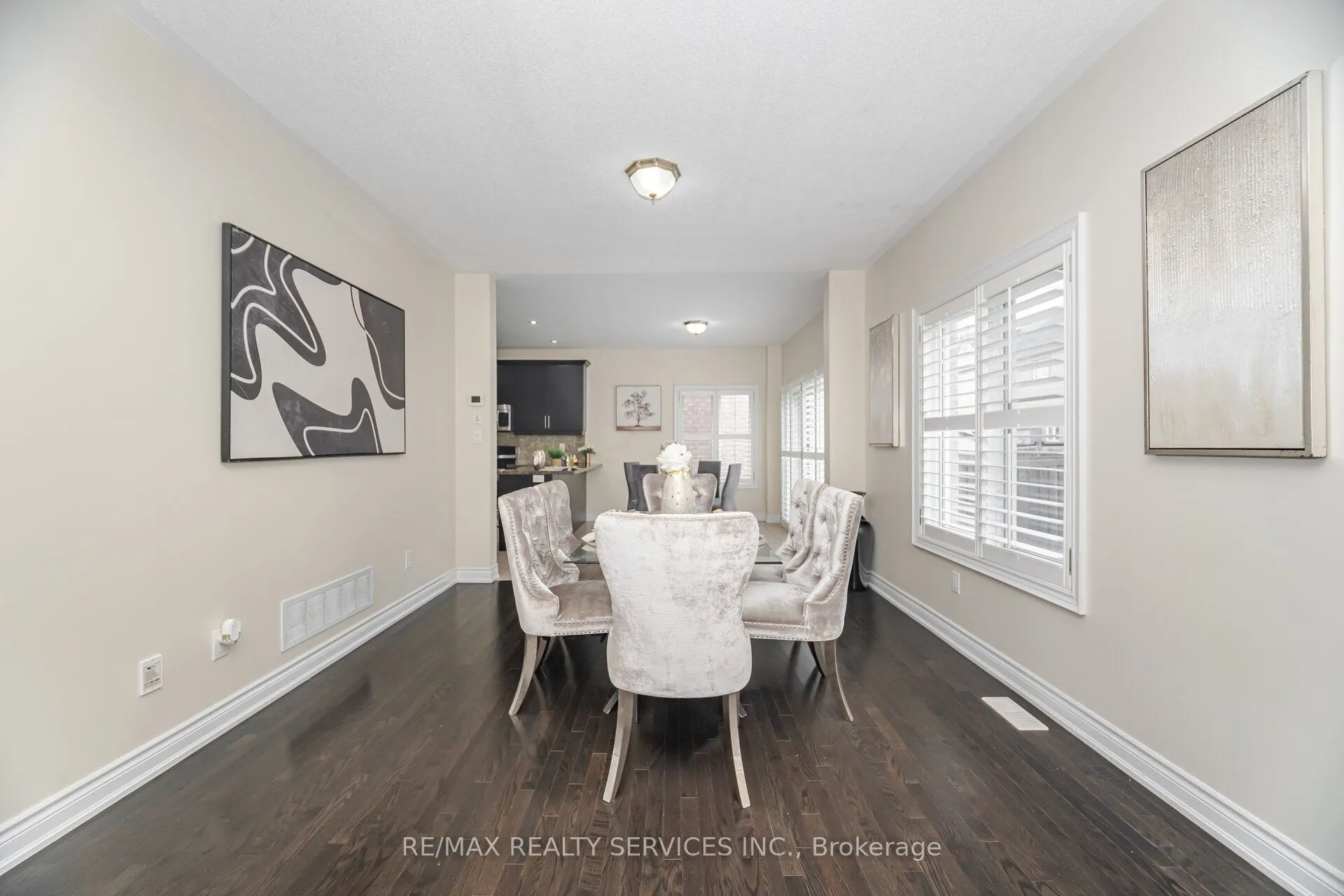 6 BEACON HILL Drive