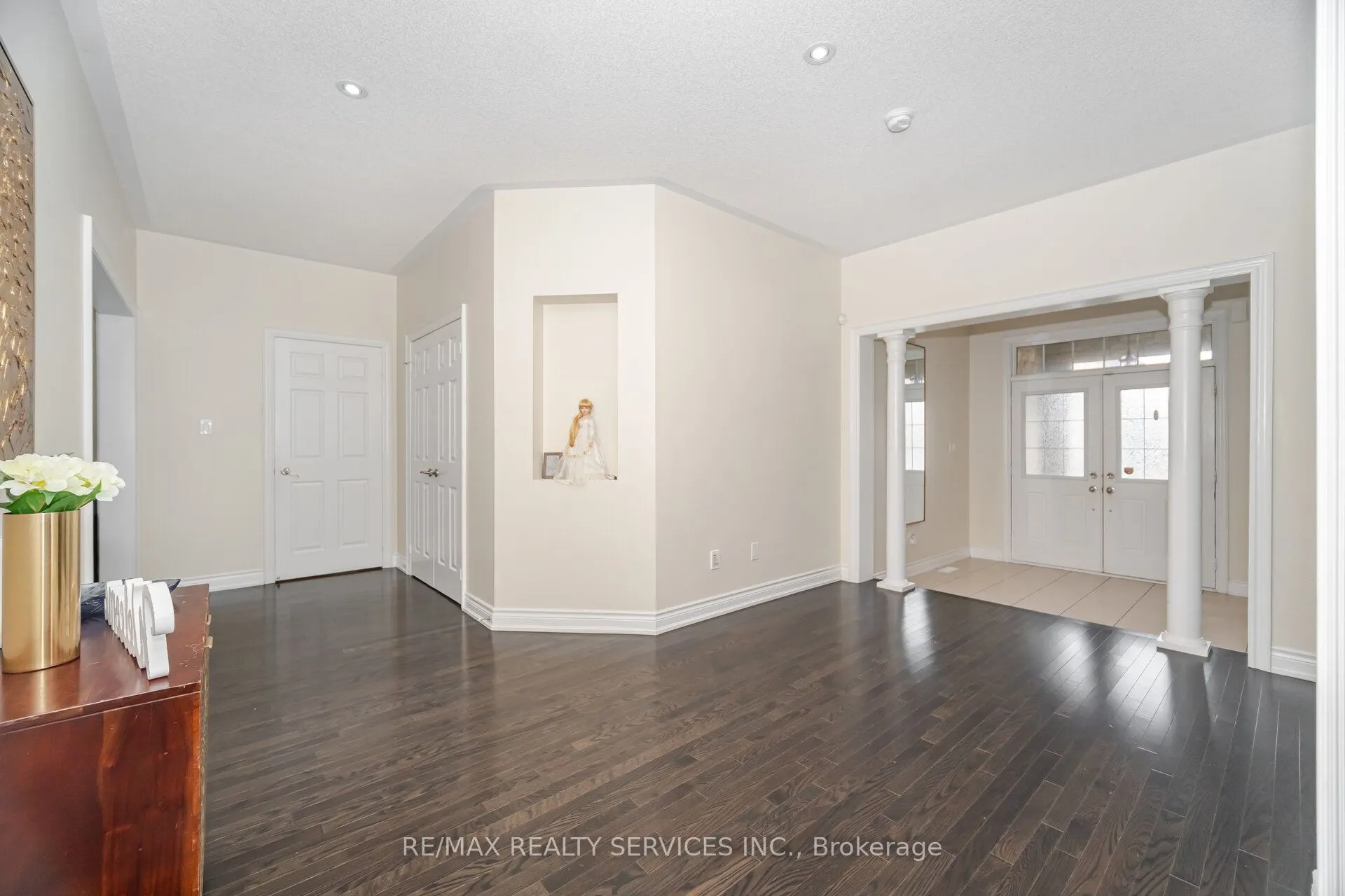 6 BEACON HILL Drive