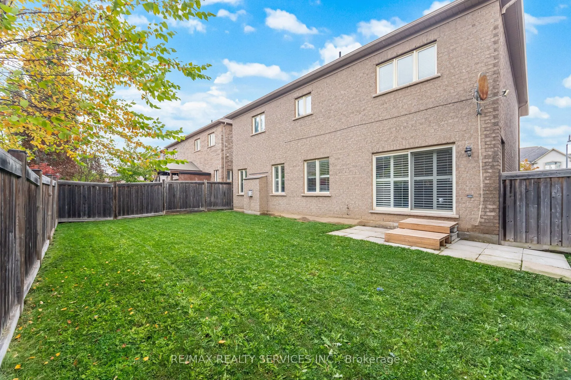 6 BEACON HILL Drive