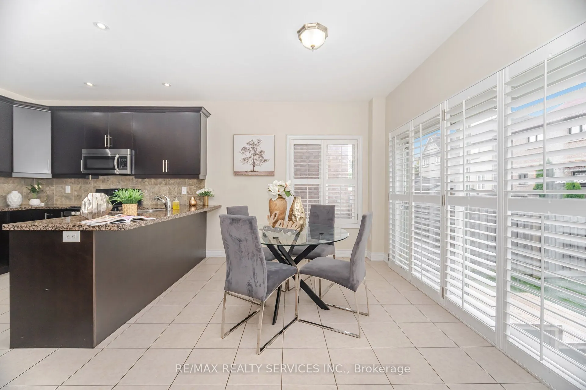 6 BEACON HILL Drive