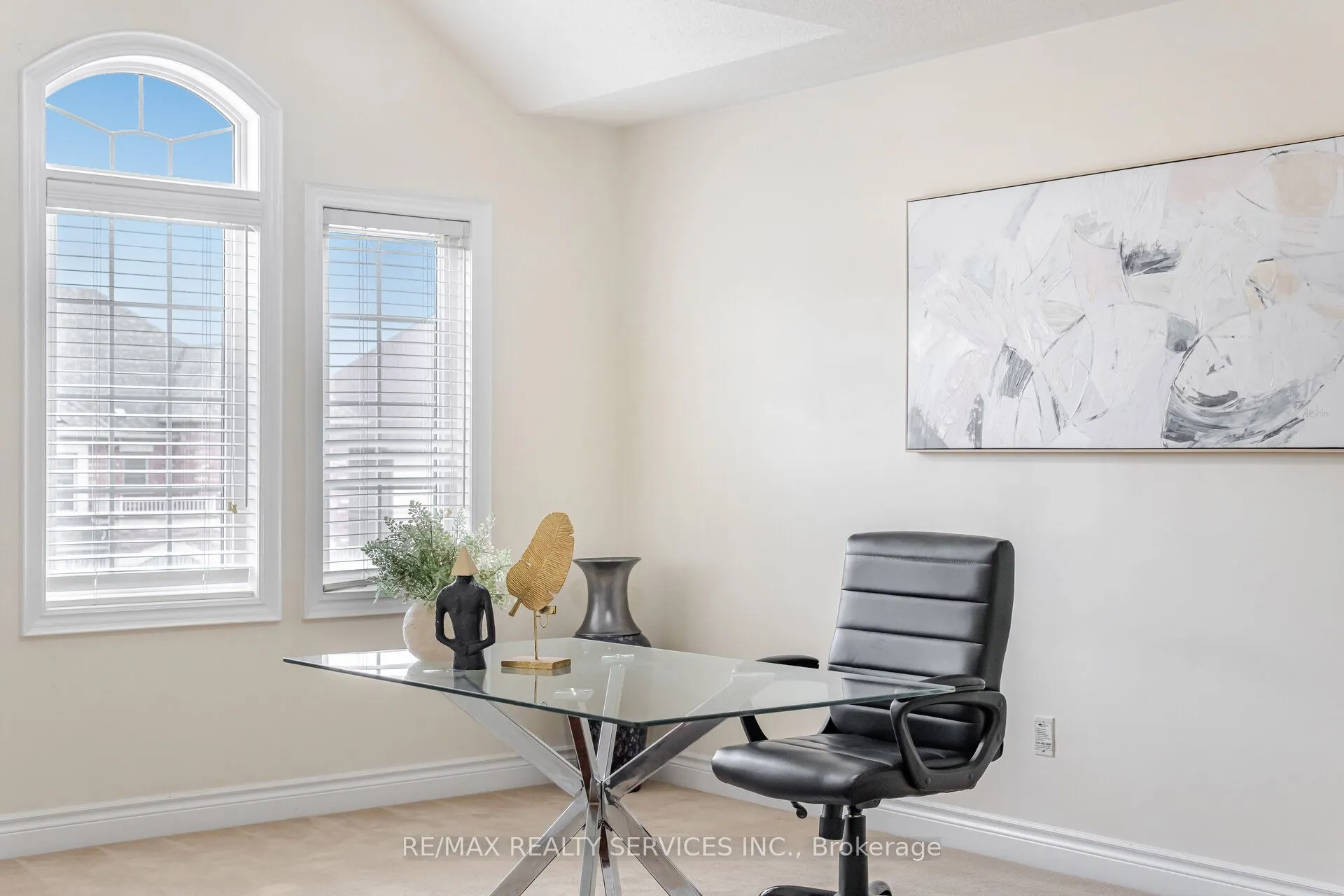 6 BEACON HILL Drive