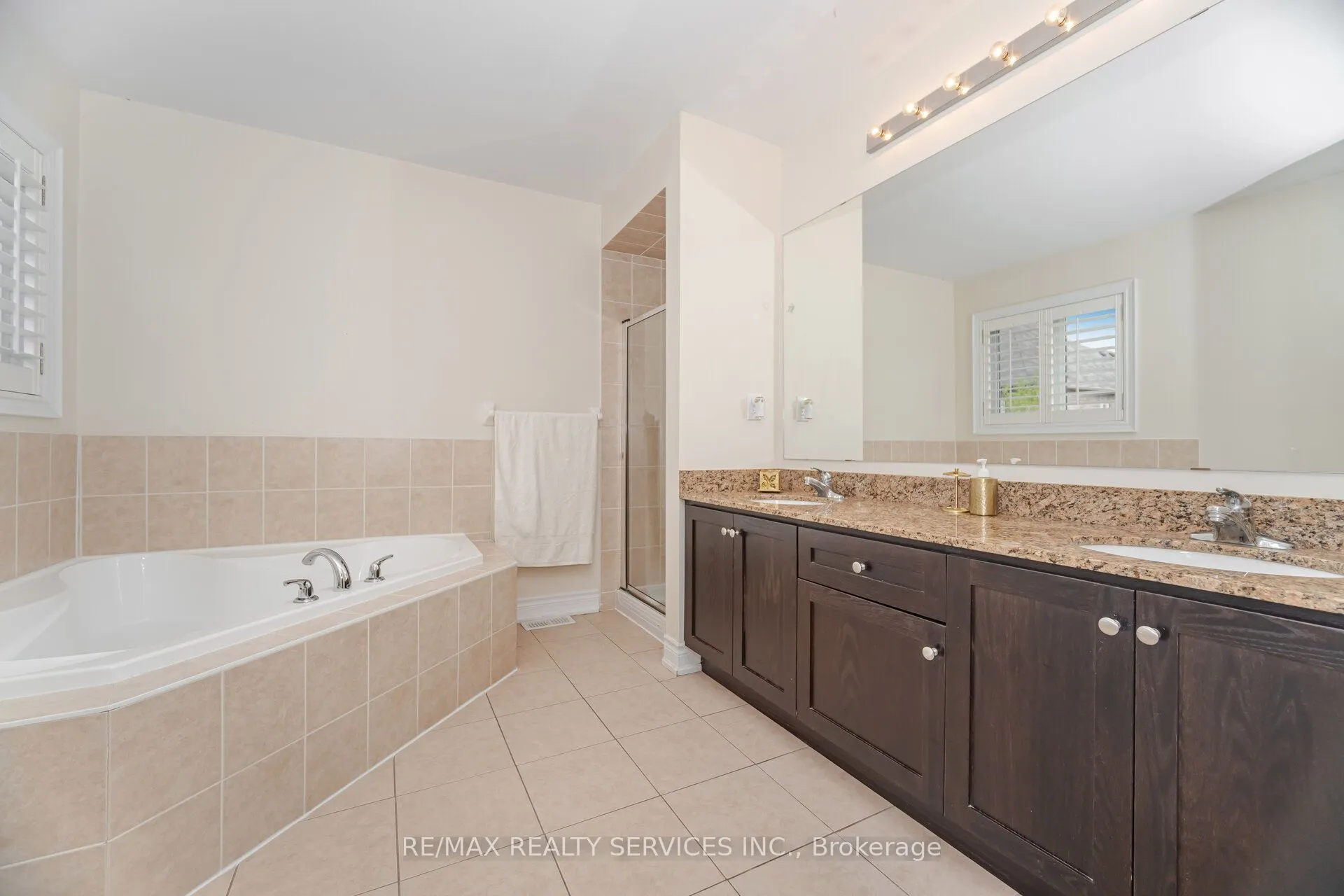 6 BEACON HILL Drive