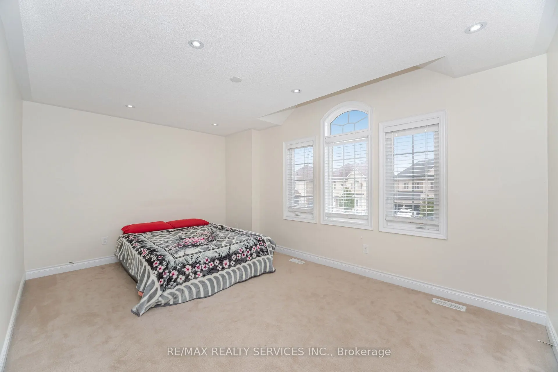 6 BEACON HILL Drive