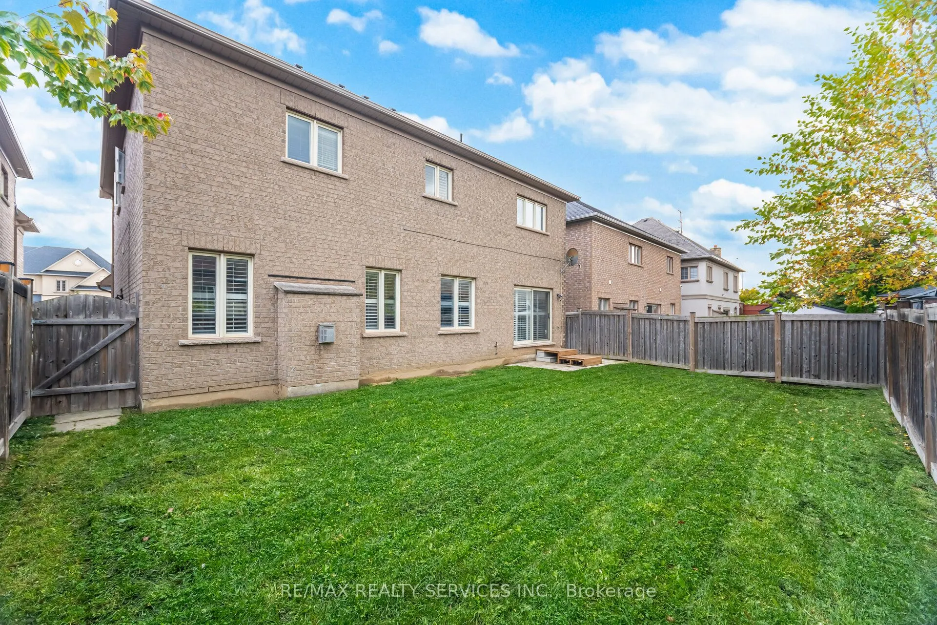 6 BEACON HILL Drive