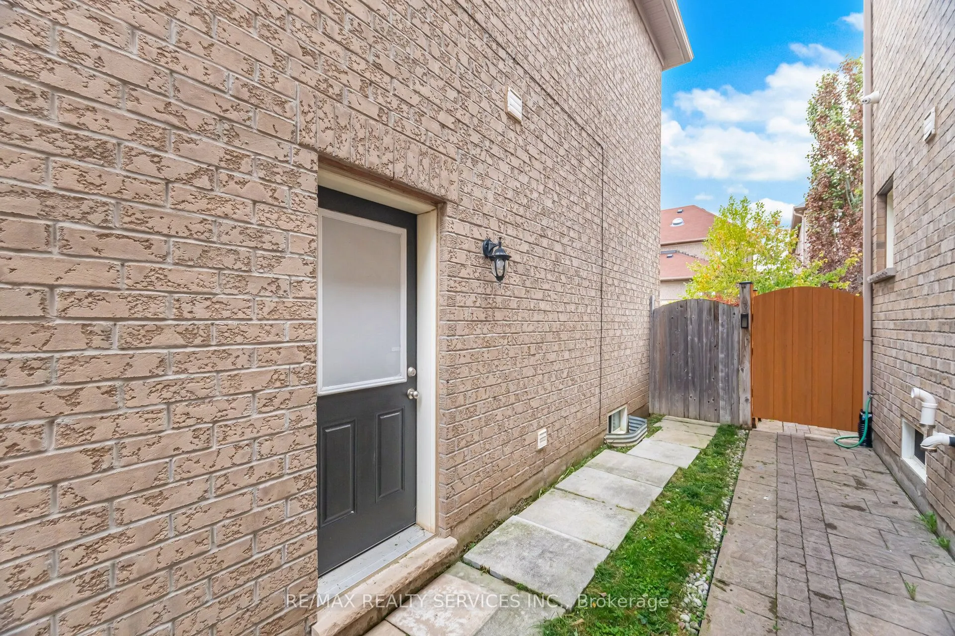 6 BEACON HILL Drive