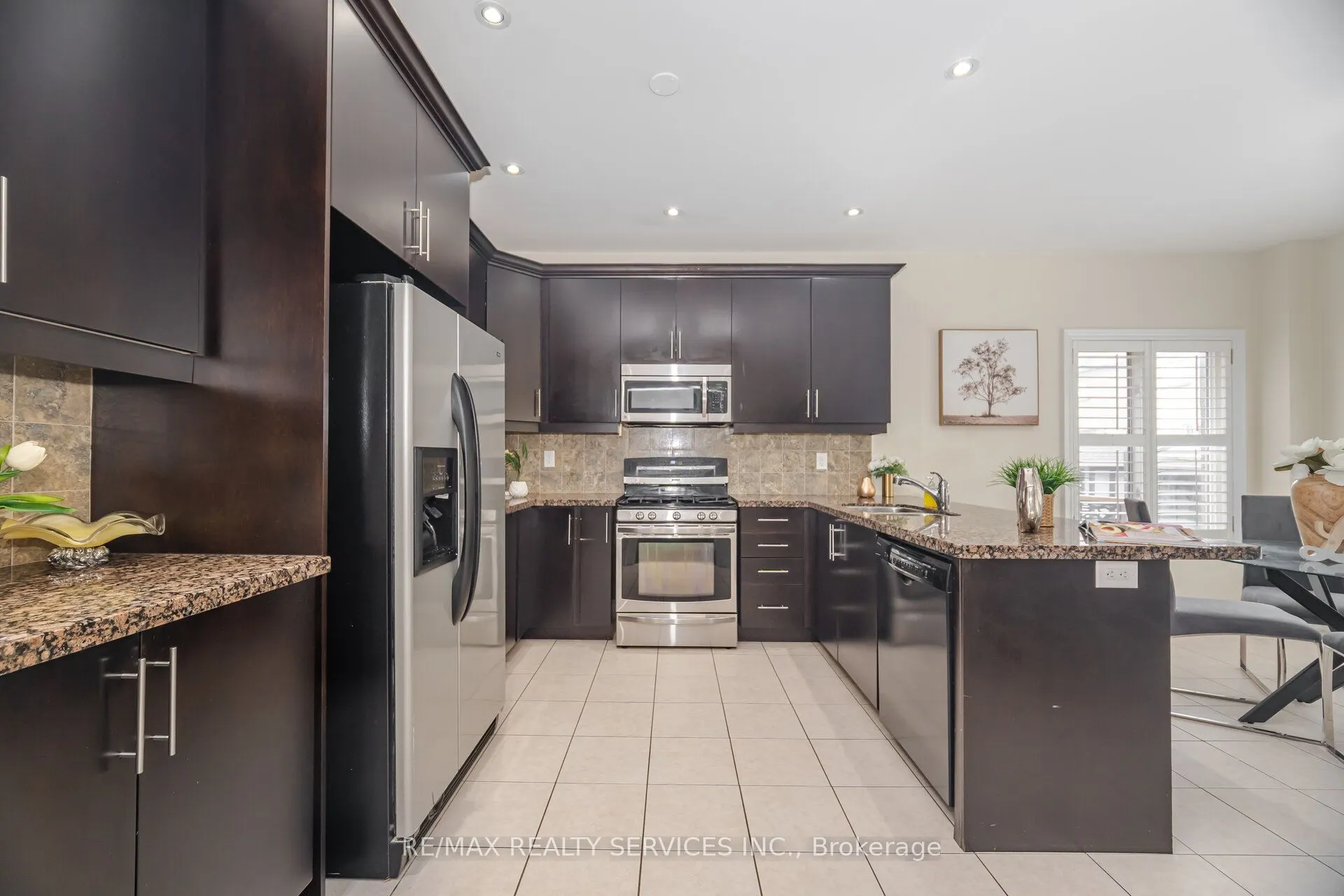 6 BEACON HILL Drive