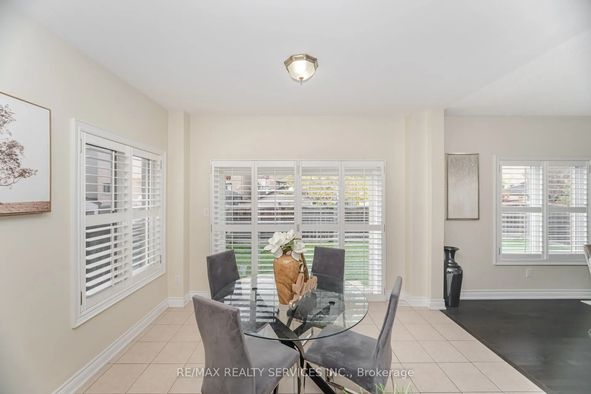 6 BEACON HILL Drive