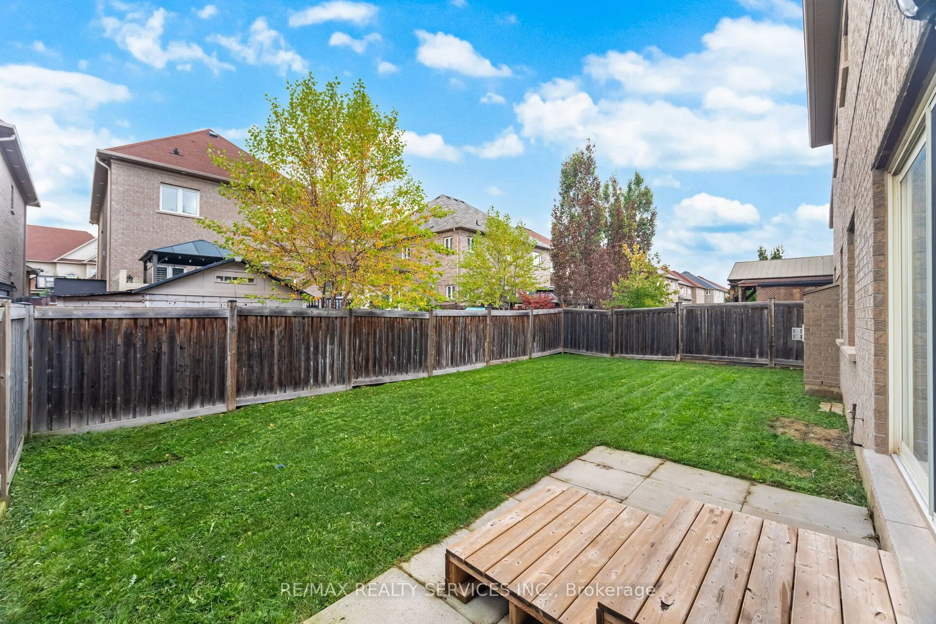 6 BEACON HILL Drive