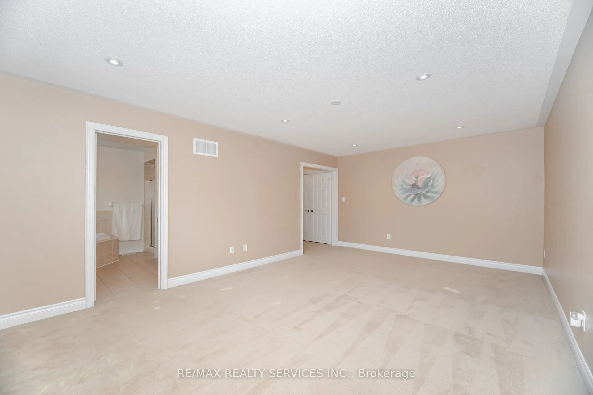 6 BEACON HILL Drive