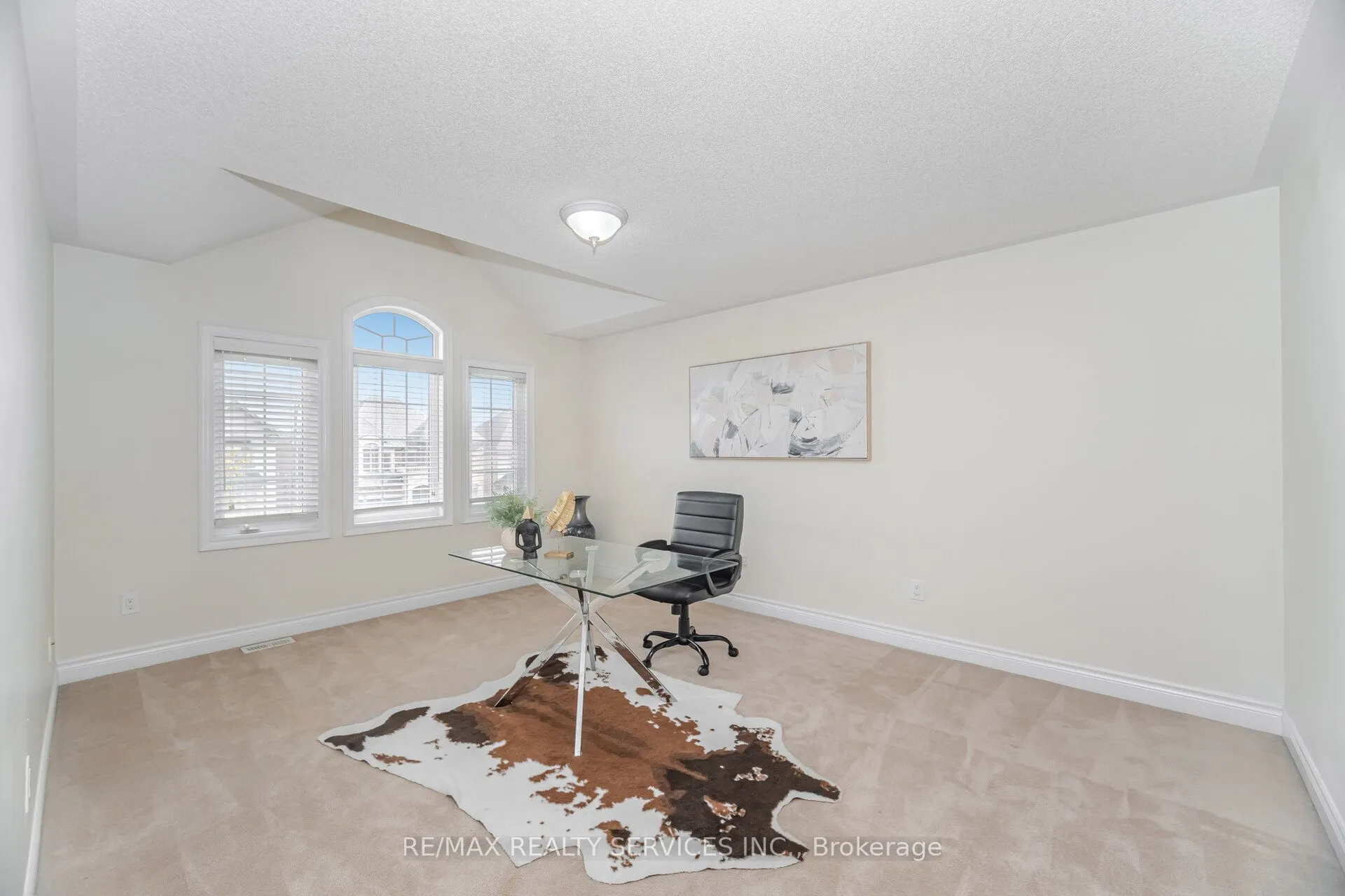 6 BEACON HILL Drive