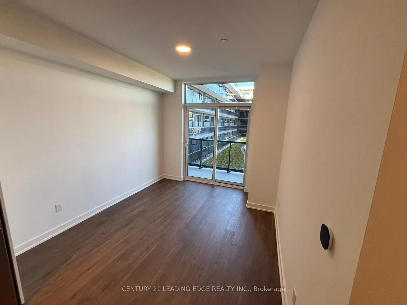 5081 Hurontario Street, #402