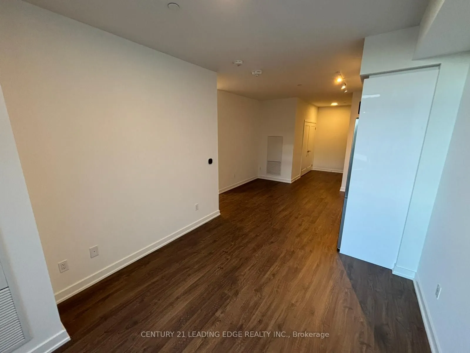 5081 Hurontario Street, #402
