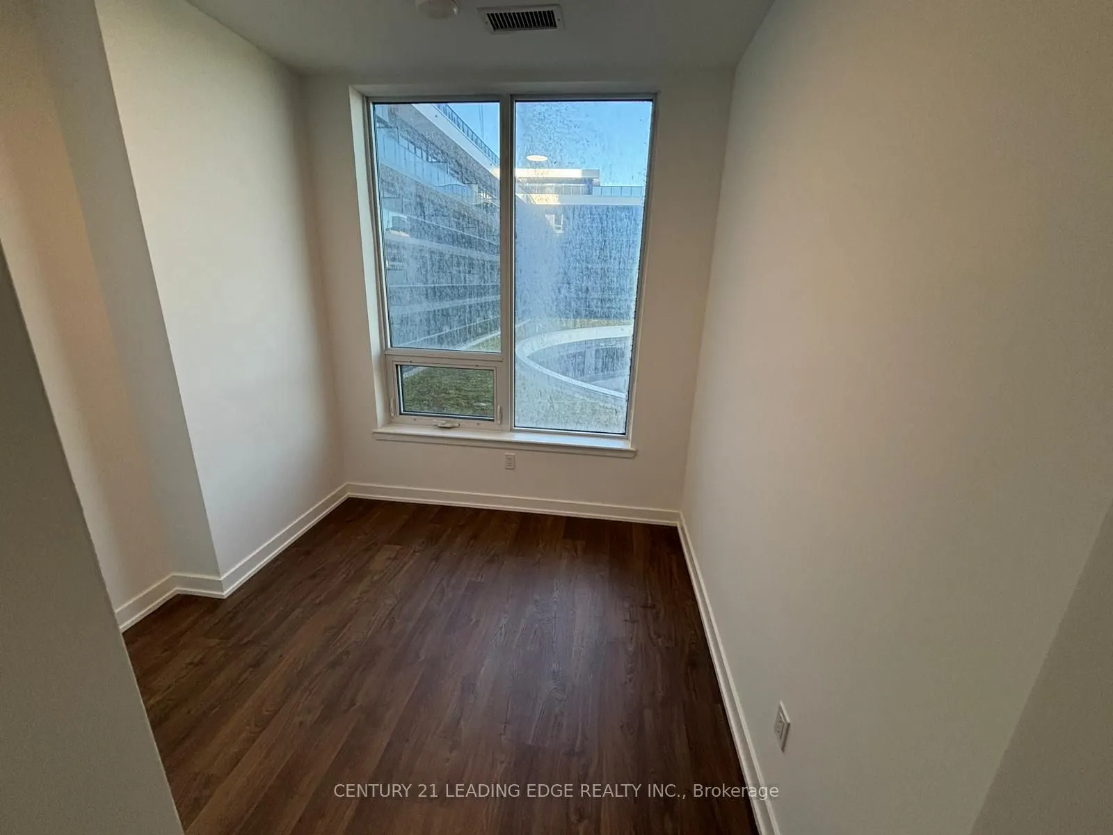 5081 Hurontario Street, #402