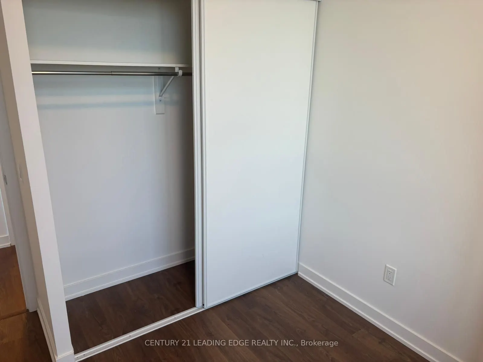 5081 Hurontario Street, #402