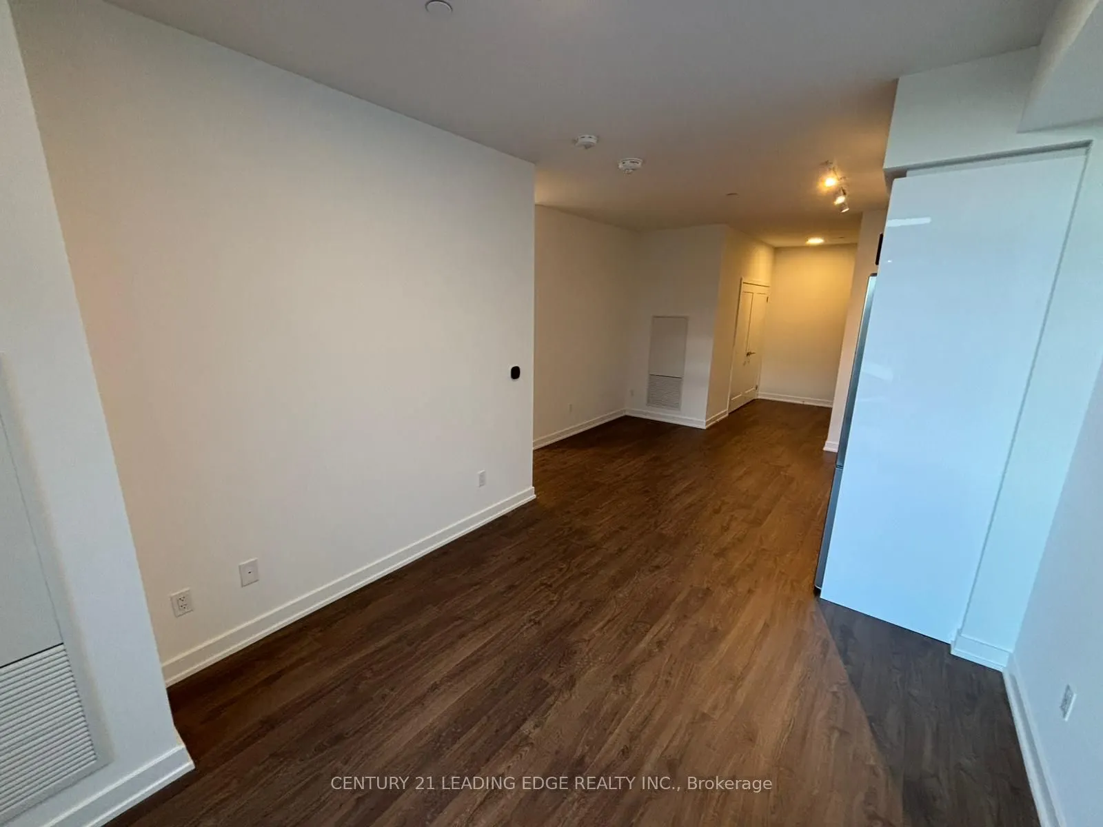 5081 Hurontario Street, #402