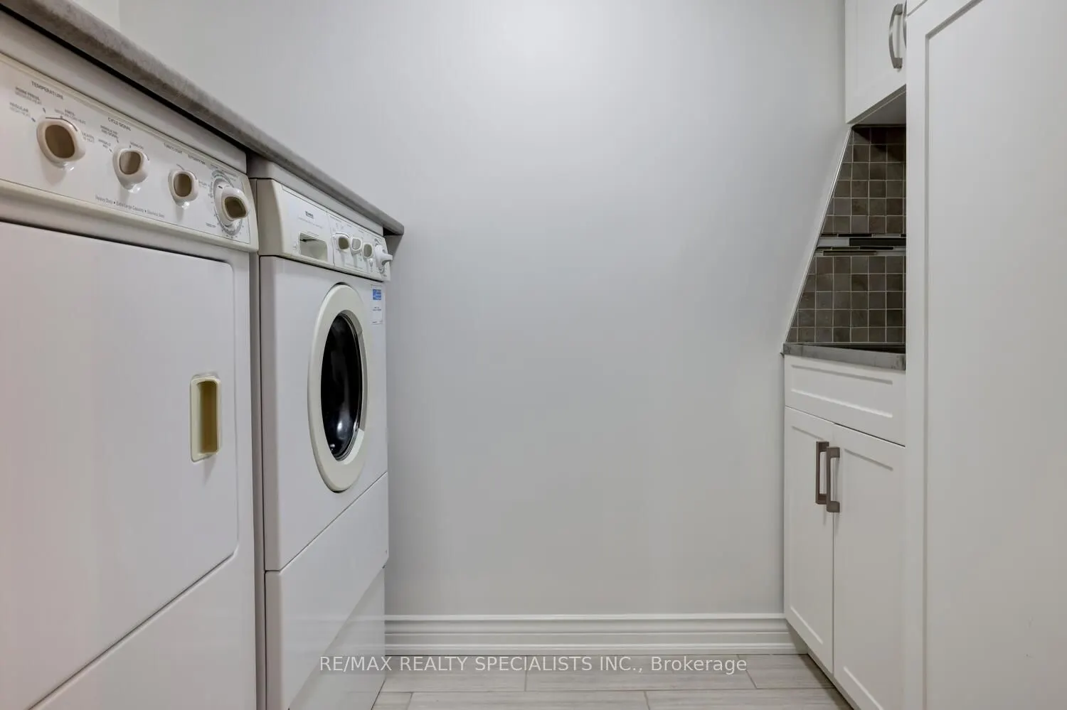 965 Inverhouse Drive, #203