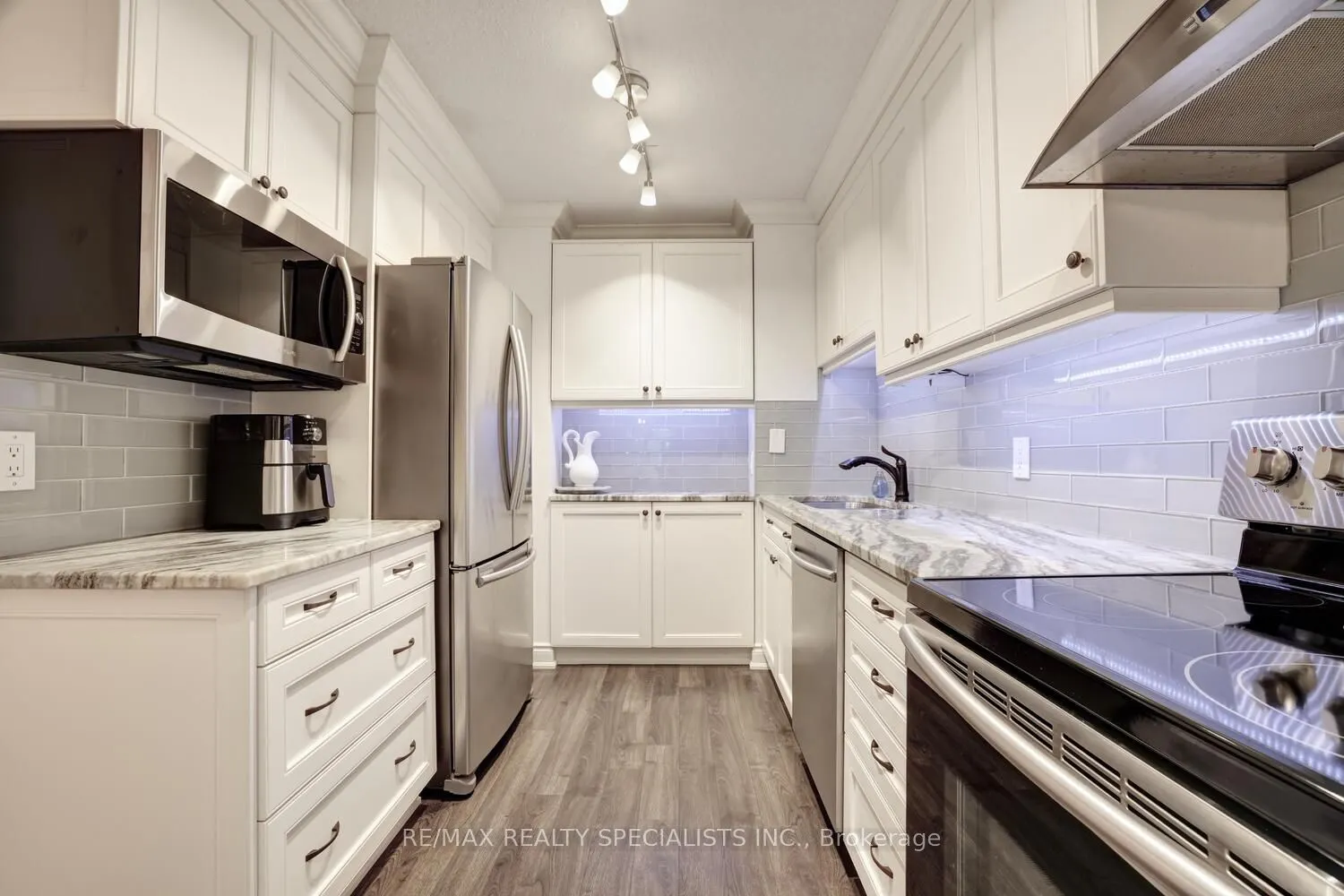 965 Inverhouse Drive, #203