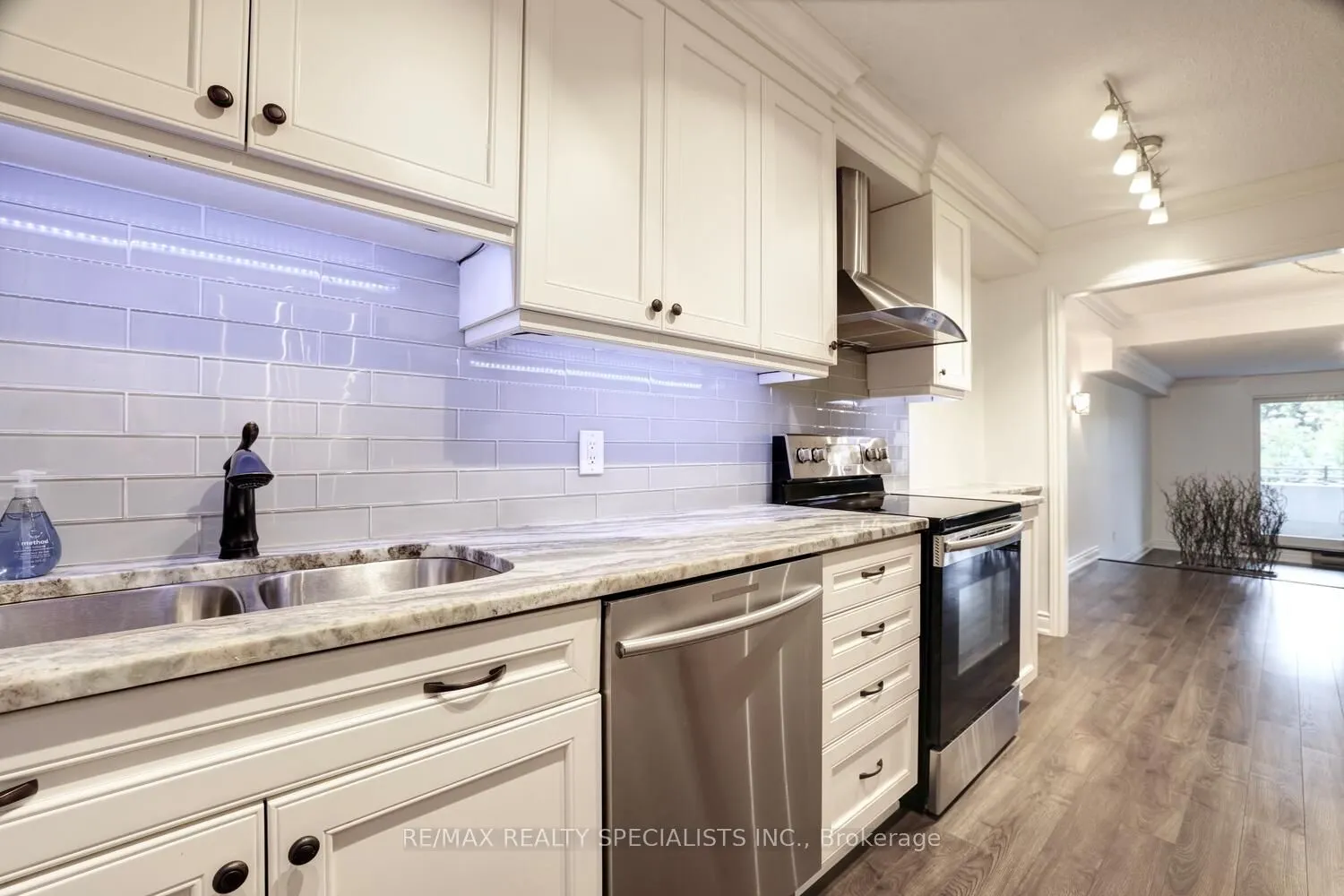 965 Inverhouse Drive, #203