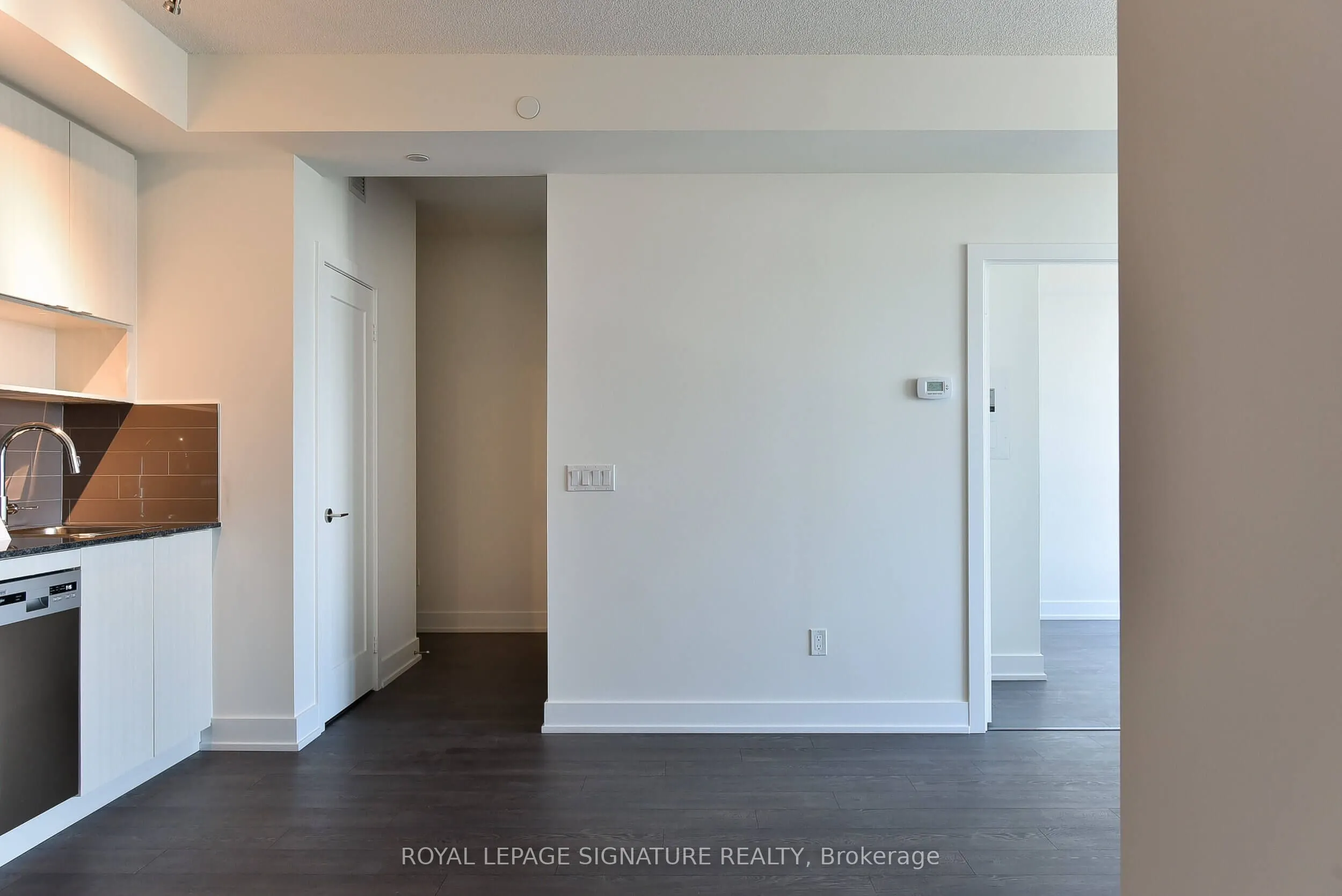 7 Mabelle Avenue, #4006